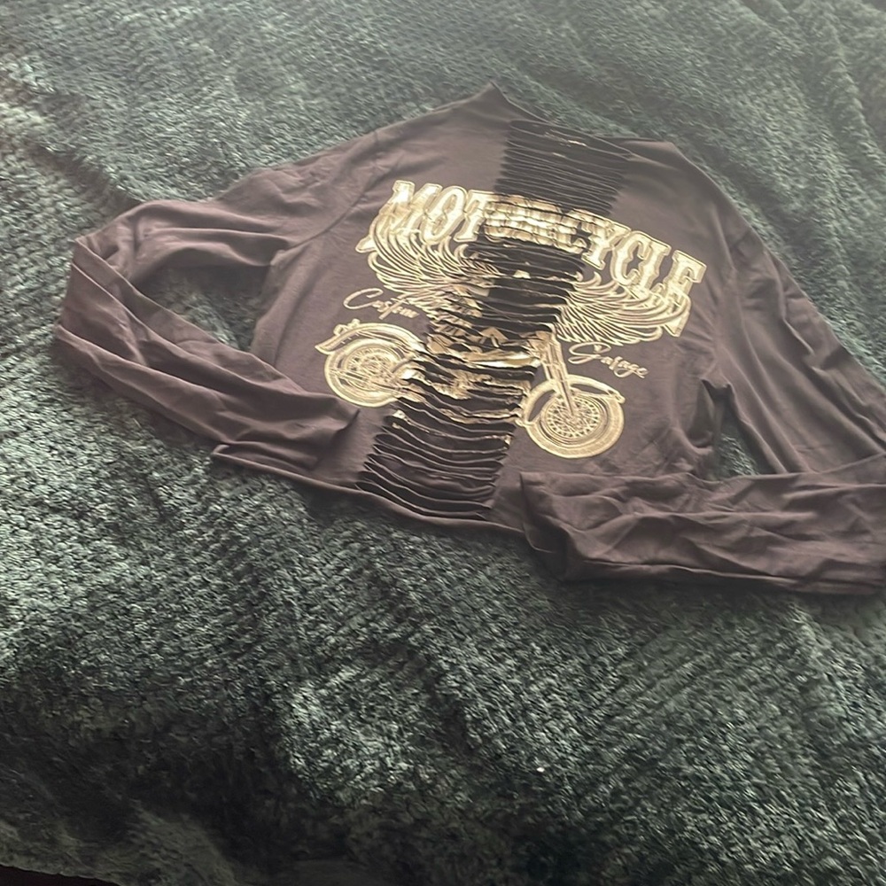 Fashion nova distressed cropped top